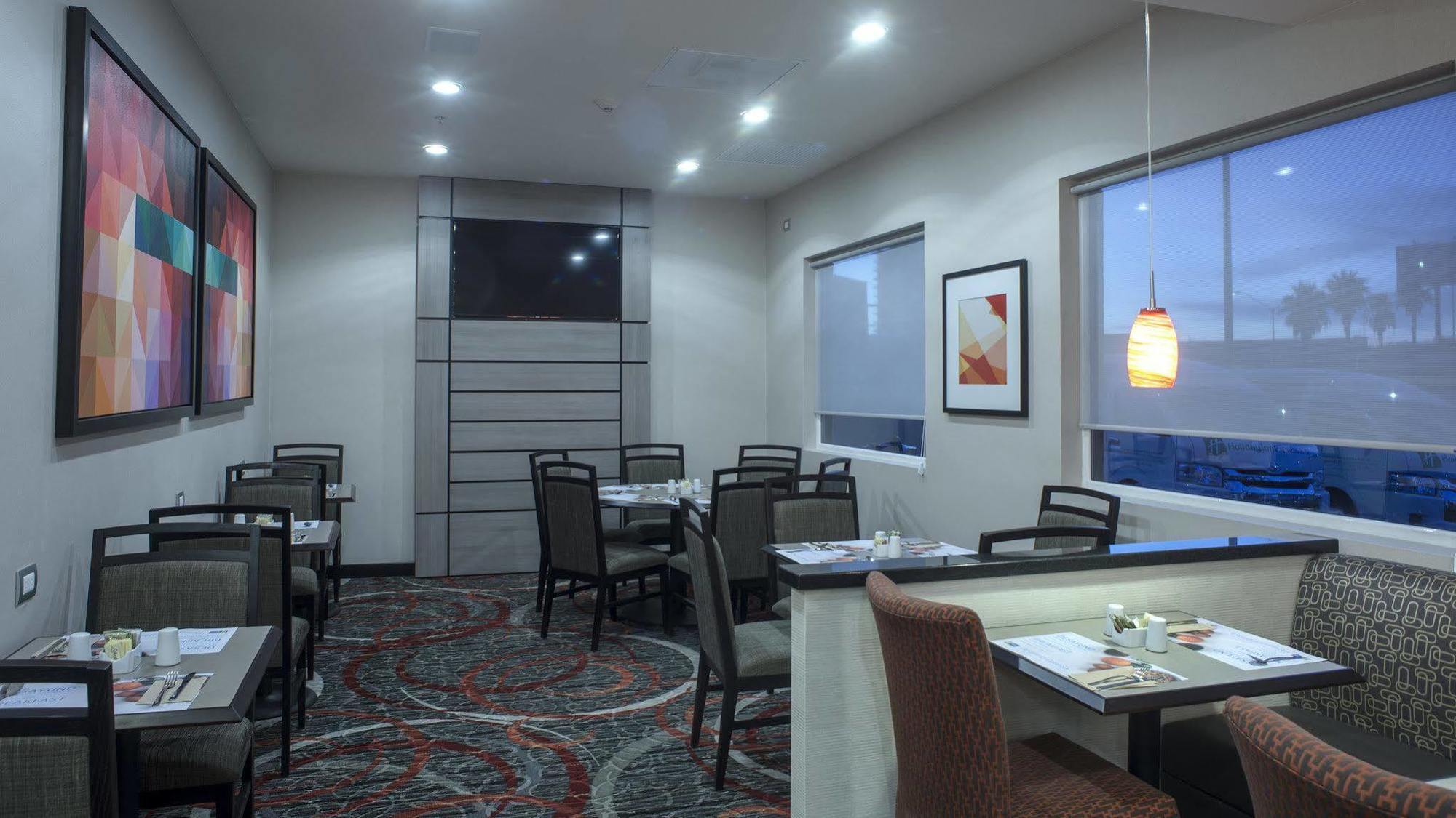 Holiday Inn Express & Suites Chihuahua Juventud By Ihg Ngoại thất bức ảnh